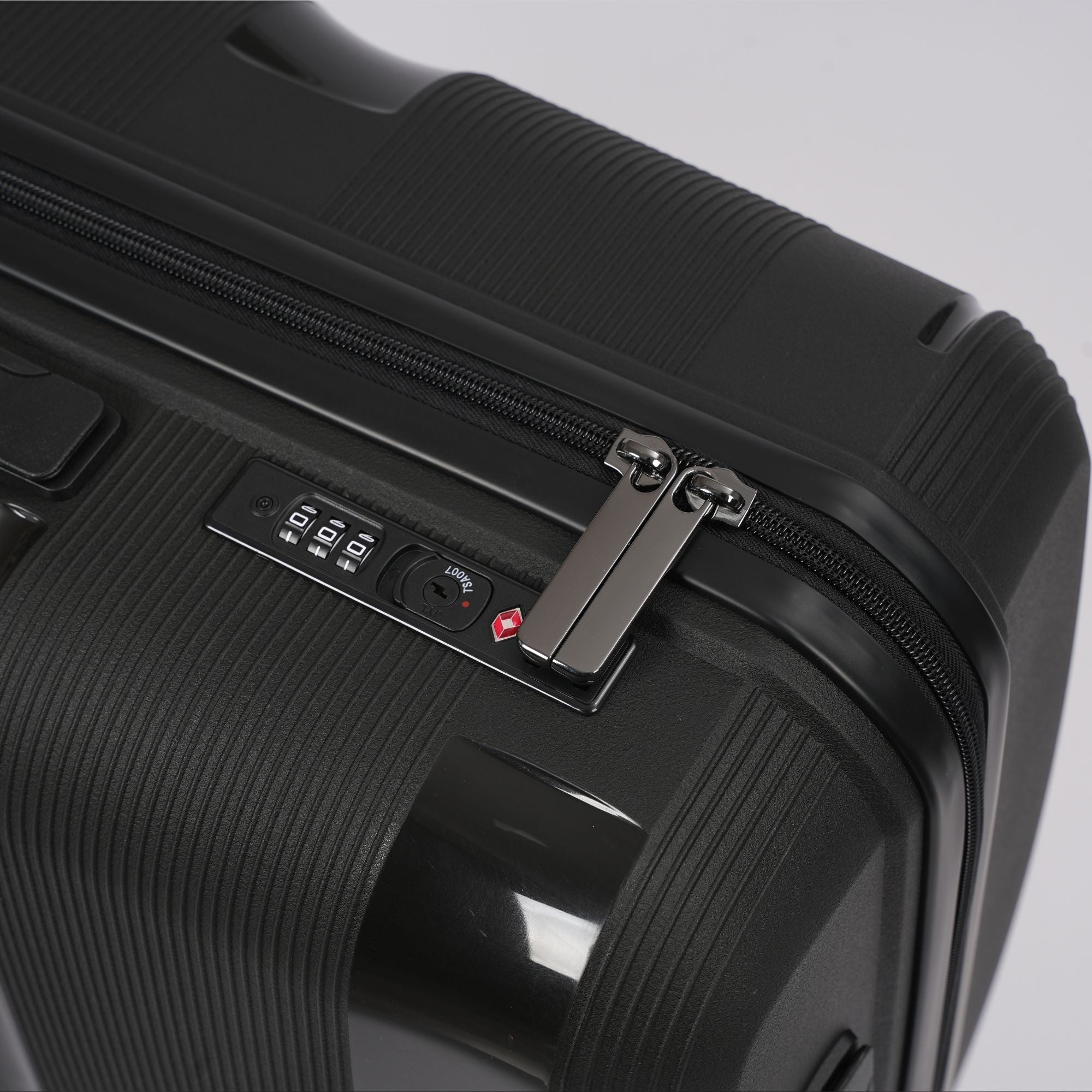 28 - inch Black Hardcase Roller Luggage - Wize - Z